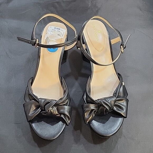 BRAND NEW BANDOLINO BLOCK HEEL ADJUSTABLE BUCKLE ANKLE STRAP SANDAL - Picture 3 of 14